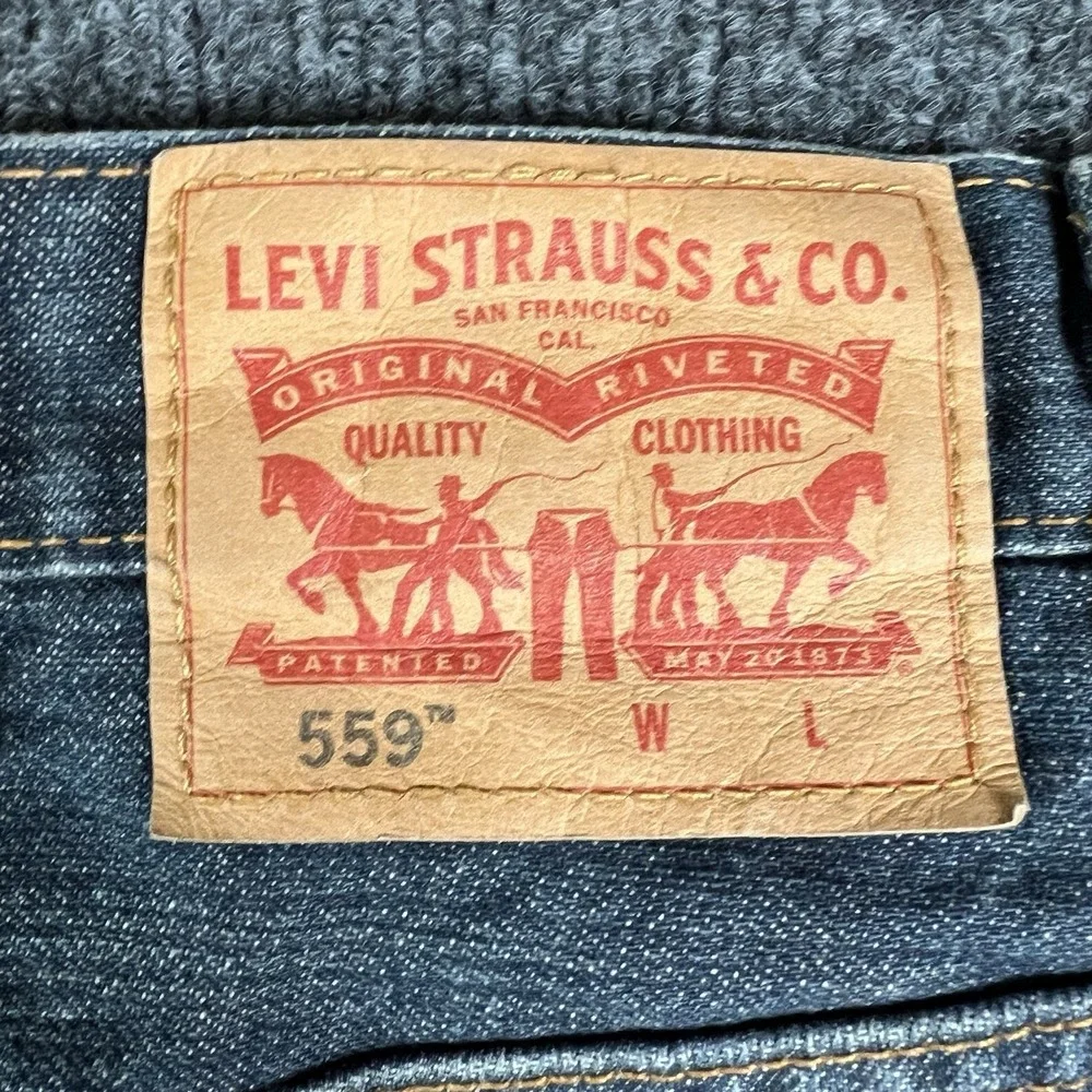 Levi's 559 Jeans Men's 44x31 Blue Light Wash Denim Relaxed Fit Straight Leg READ